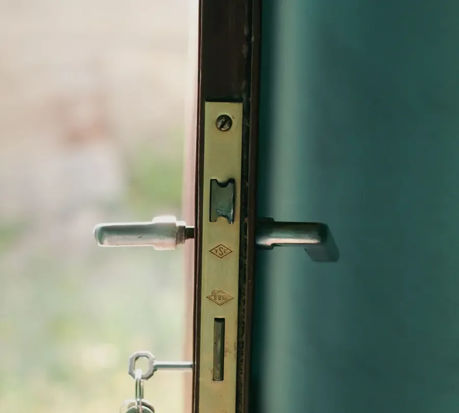 Open door showing the locking edge and handle – commercial locksmith Runcorn advice on the right lock for a business entrance from Locksmith Runcorn