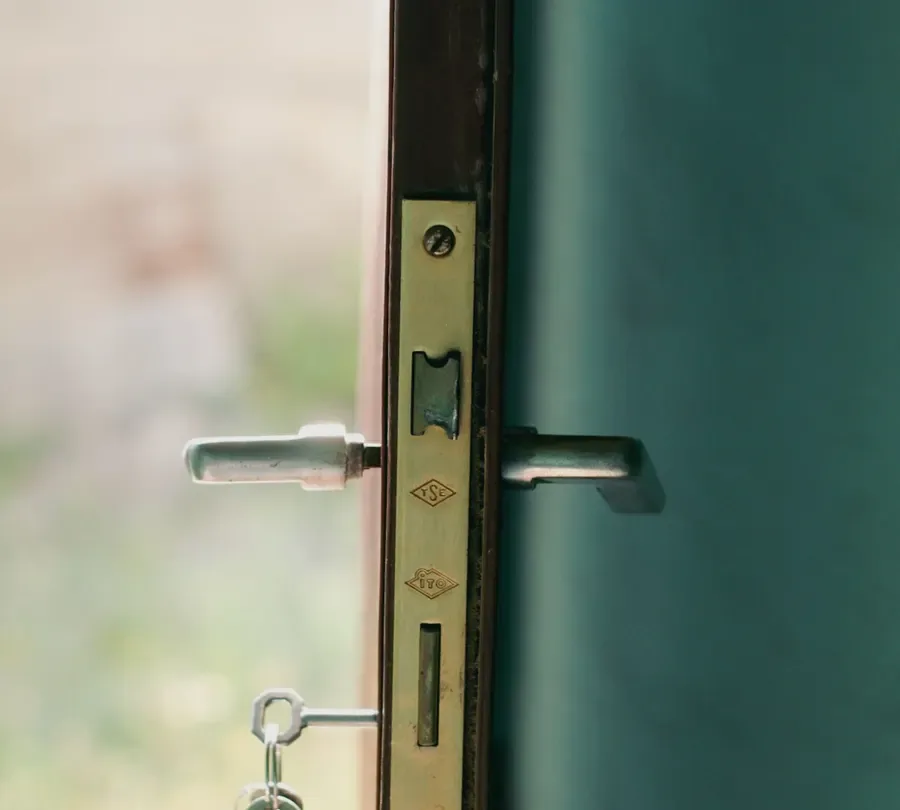 Open door showing the locking edge and handle – checking for lock repair or replacement in Runcorn with the door open, Locksmith Runcorn