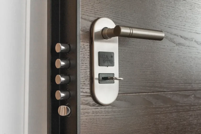 uPVC door won't lock – multipoint lock and lever handle on a door, how to identify the problem in Runcorn, Locksmith Runcorn guide